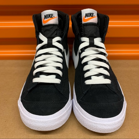 Nike Blazer Mid ‘77 Black/White Women’s Shoes - Picture 2 of 9